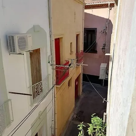 Maison De Village Dans Le Centre Du Vieux Quartier Holiday home