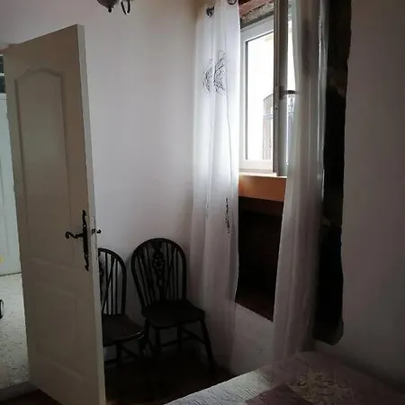 Maison De Village Dans Le Centre Du Vieux Quartier