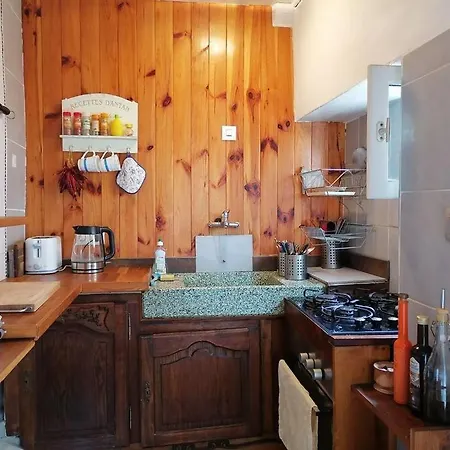 Maison De Village Dans Le Centre Du Vieux Quartier Holiday home