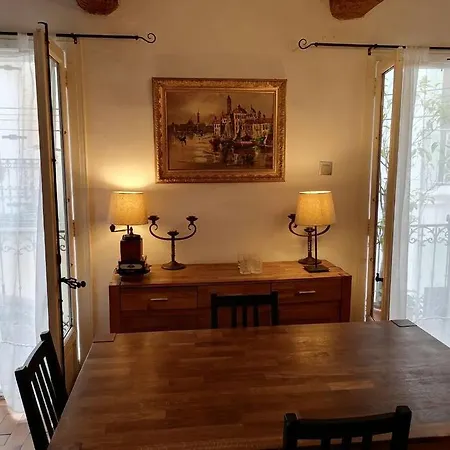 Maison De Village Dans Le Centre Du Vieux Quartier Holiday home